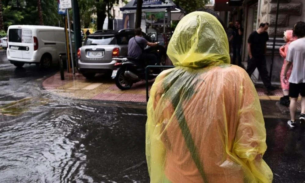 Η κακοκαιρία έφτασε στην Εύβοια: Σφοδρές βροχοπτώσεις στην Εύβοια - «Ποτάμια» οι δρόμοι (Βίντεο)
